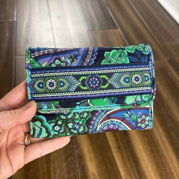 Vera Bradley Blue Purple Green Wallet Billfold y2k Floral Paisley - Picture 1 of 6